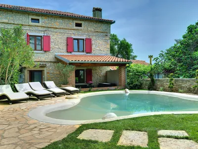 PoolOfHouse
