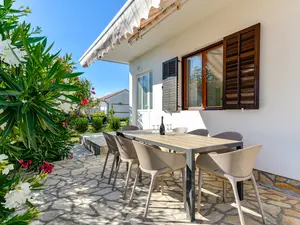 Ferienhaus für 8 Personen (100 m²) in Ljubač