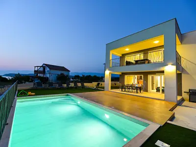 Ferienhaus für 10 Personen (265 m²) in Ljubač 1/10