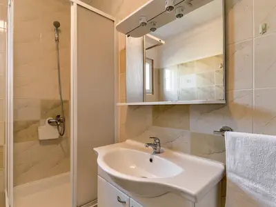 Ferienhaus für 8 Personen (100 m²) in Ljubač 6/10