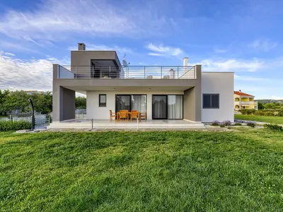 Ferienhaus für 8 Personen (200 m²) in Ljubač 1/10