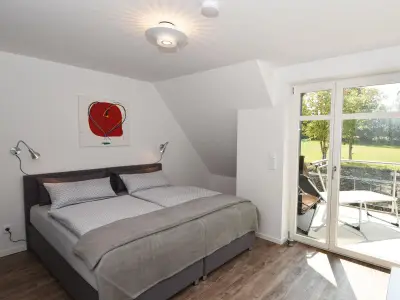Schlafzimmer 1 mit Boxspringbett