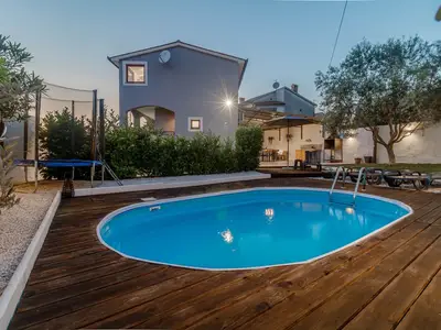 PoolOfHouse