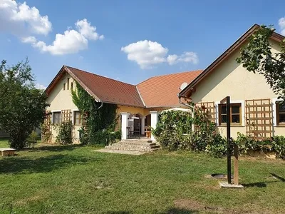 Ferienhaus für 6 Personen (300 m²) in Lócs 1/10
