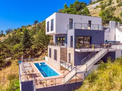 Villa Mia mit privatem Pool, Whirlpool, Fitnessraum, Sauna, Panoramablick auf das Meer