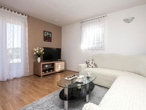 23746999-Ferienhaus-8-Lokvičići-300x225-3