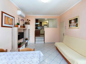 24031788-Ferienhaus-6-Lopar-300x225-2