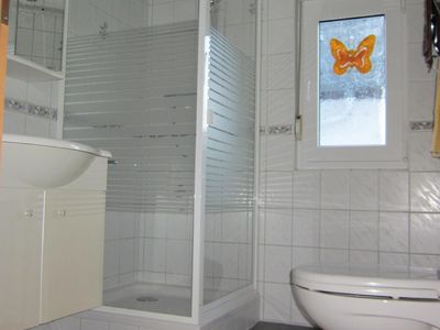 Badezimmer Dusche, WC, Waschbecken, Föhn