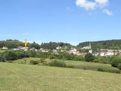 Dorfsansicht mit Haus