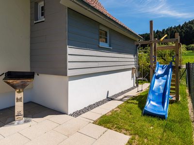 Garten mit Grill- und Spielmöglichkeiten