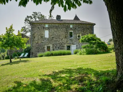 Außenseite Ferienhaus [Sommer]