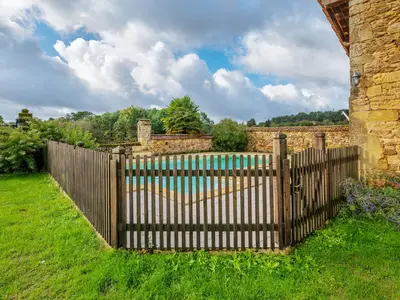 PoolOfHouse