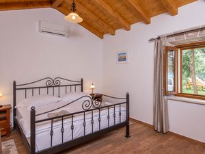 23945125-Ferienhaus-8-Lovište-300x225-3