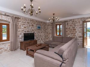 23738472-Ferienhaus-6-Lovište-300x225-3