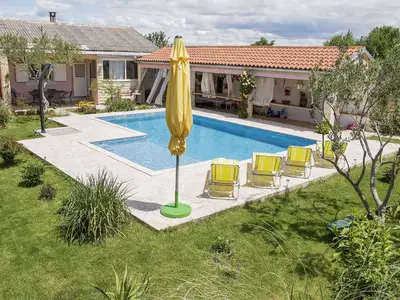 Ferienhaus für 6 Personen (80 m²) in Lozovac 1/10