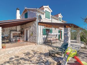 23726176-Ferienhaus-7-Lozovac-300x225-1