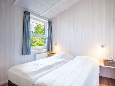 erstes Schlafzimmer mit Einzelbetten