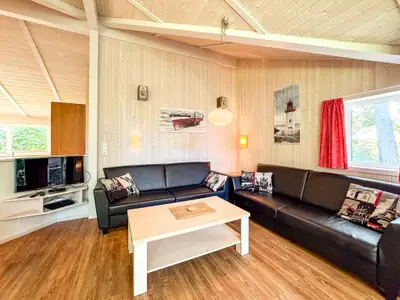 Wohnzimmer mit 2 Sofas
