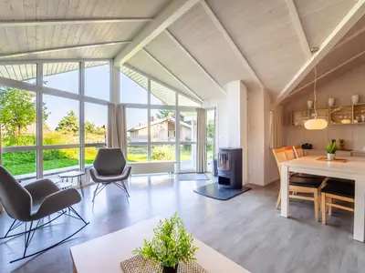 Wohnzimmer mit Blick zum Kamin