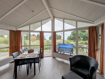 Wohnzimmer mit Blick zum TV