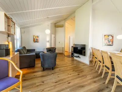 Wohnzimmer mit Blick zum TV
