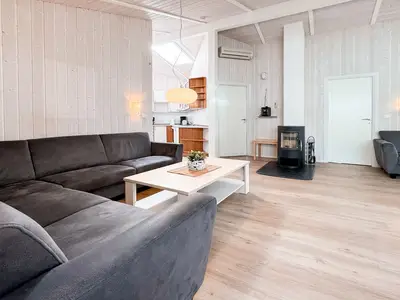 Wohnzimmer mit Blick zur Küche