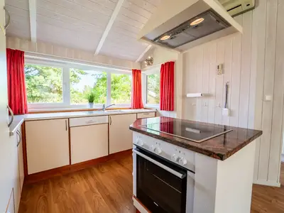 Küche mit Backofen