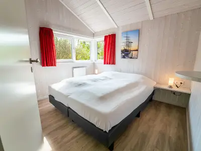 2. Schlafzimmer mit Doppelbett