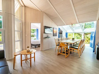 mit Blick ins Wohnzimmer