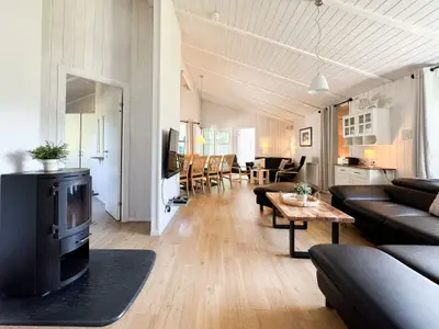 Wohnzimmer mit Kamin