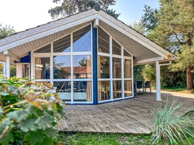 Terrasse mit Gartenmöbel