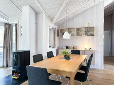 Wohnzimmer mit Blick zum Essbereich