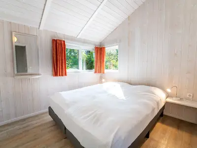 1. Schlafzimmer mit Doppelbett