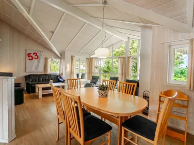 Wohnzimmer mit Essbereich