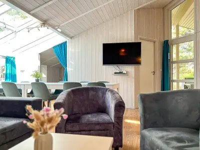 Wohnzimmer mit Blick zum TV