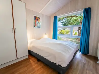 erstes Schlafzimmer mit Einzelbetten