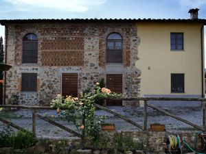 23849228-Ferienhaus-6-Lucca-300x225-1