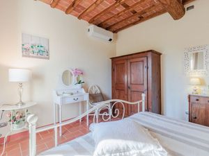 23539119-Ferienhaus-8-Lucca-300x225-4