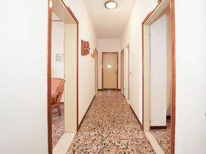 23867252-Ferienhaus-6-Luino-300x225-1