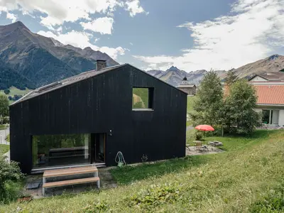 Casa Edda Ferien Haus, in Lumbrein, Gartensitzplätze