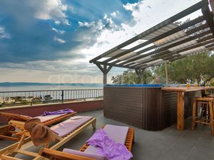 23064383-Ferienhaus-5-Makarska-300x225-3