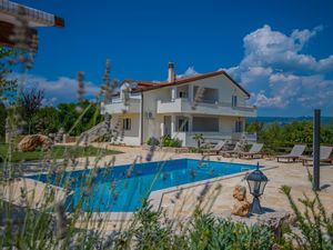 Ferienhaus für 10 Personen (190 m²) in Makarska