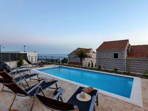 Ferienhaus für 6 Personen (220 m²) in Makarska