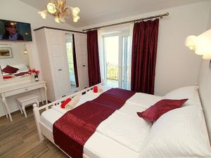 22449101-Ferienhaus-6-Makarska-300x225-5