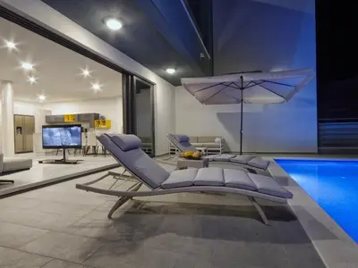 Pool. Luxus Villa in Makarska