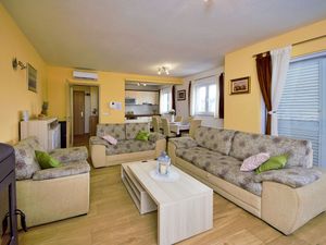 23860399-Ferienhaus-12-Makarska-300x225-5