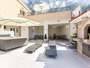 23720192-Ferienhaus-8-Makarska-300x225-1