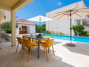 23758561-Ferienhaus-6-Makarska-300x225-1