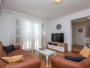 23758561-Ferienhaus-6-Makarska-300x225-2