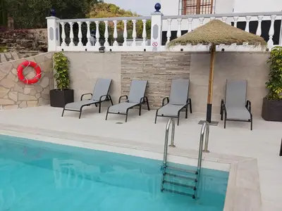 PoolOfHouse